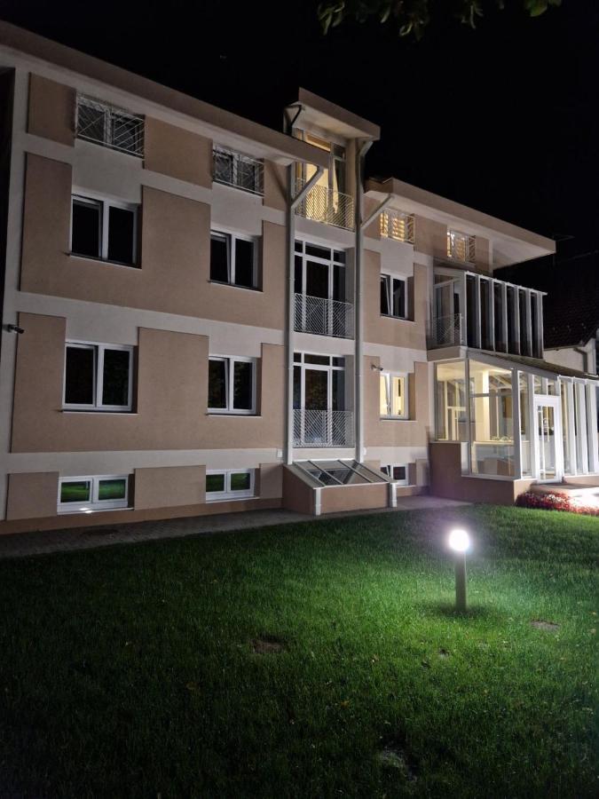 Grand Park Rooms & Apartments Čačak Exterior foto